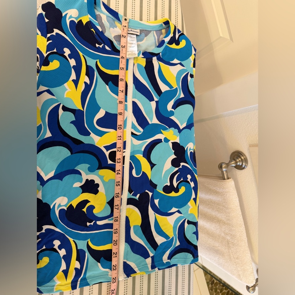 NWOT - Tommy Bahama Rash Guard, Blue Patterned, Large. - Picture 9 of 11